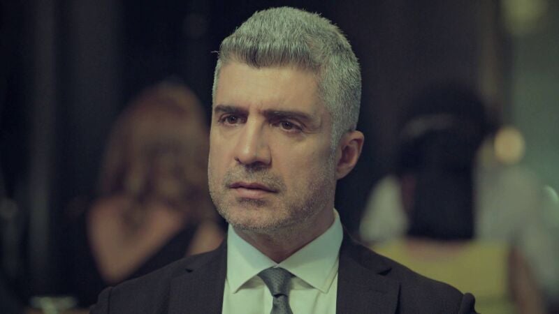 Faruk se queda de piedra al ver que Can es la pareja de Begüm