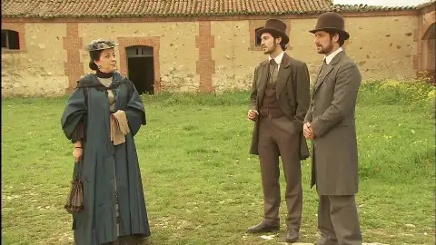 Francisca pone la miel en la boca a Sebastián con una oportunidad de negocio Francisca pone la miel en la boca a Sebastián con una oportunidad de negocio