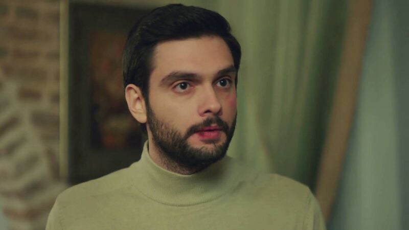 Yaman acompaña a la policía a comisaría tras ser denunciado por asesinato