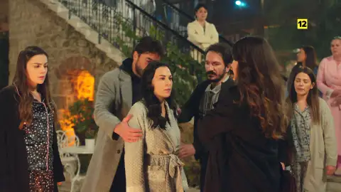 Feraye frente a Azade Corazón herido