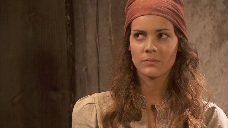 Tristán le cuenta a su hermana Soledad sus planes de boda con Pepa