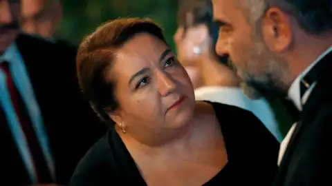 La madre de Ipek Hermanas