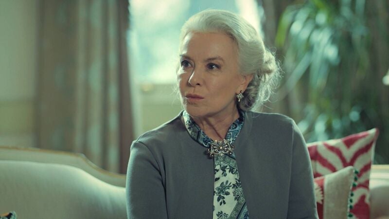 Esma se siente incómoda cuando sus amigas descubren que Murat se ha casado con la sirvienta