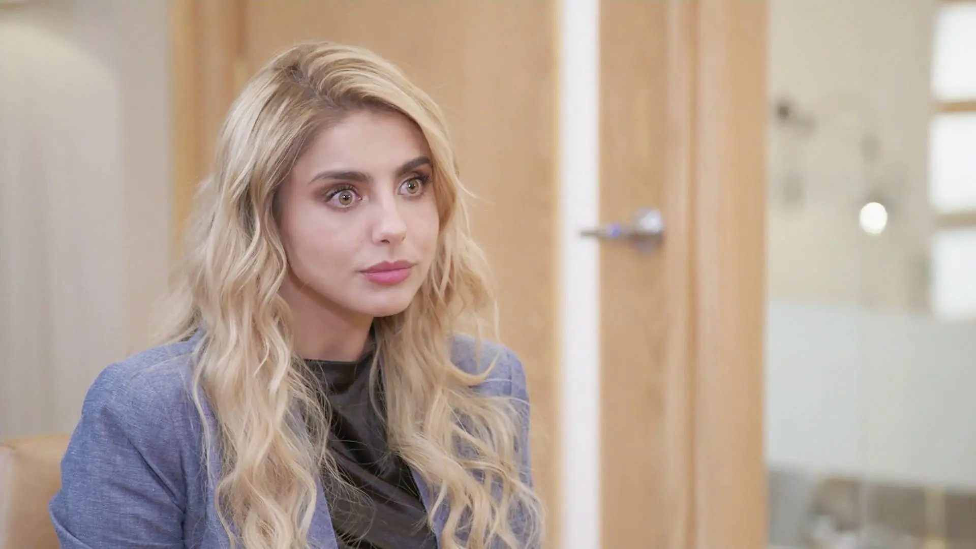 Sara reclama un puesto de trabajo en la empresa de su padre Don Severiano Sara reclama un puesto de trabajo en la empresa de su padre Don Severiano