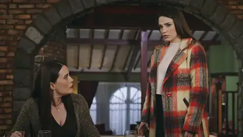 Roban una joya de gran valor en la casa de Orhan y Azra sospecha de Busra Roban una joya de gran valor en la casa de Orhan y Azra sospecha de Busra