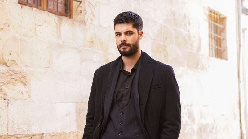 Violento, peligroso, celoso de su hermano y problemático. Así es Ökkes, el mediano de los Cibranoglu