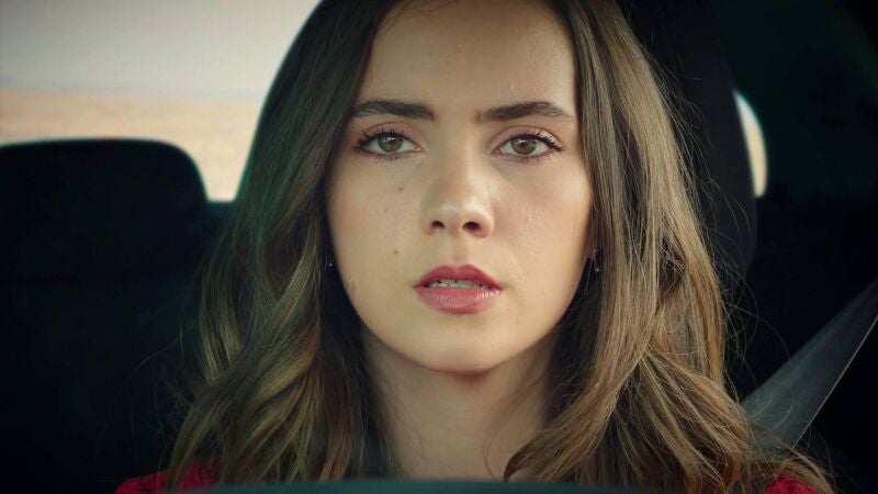 Kenan impide que Zülüf se lance por un acantilado en un acto desesperado