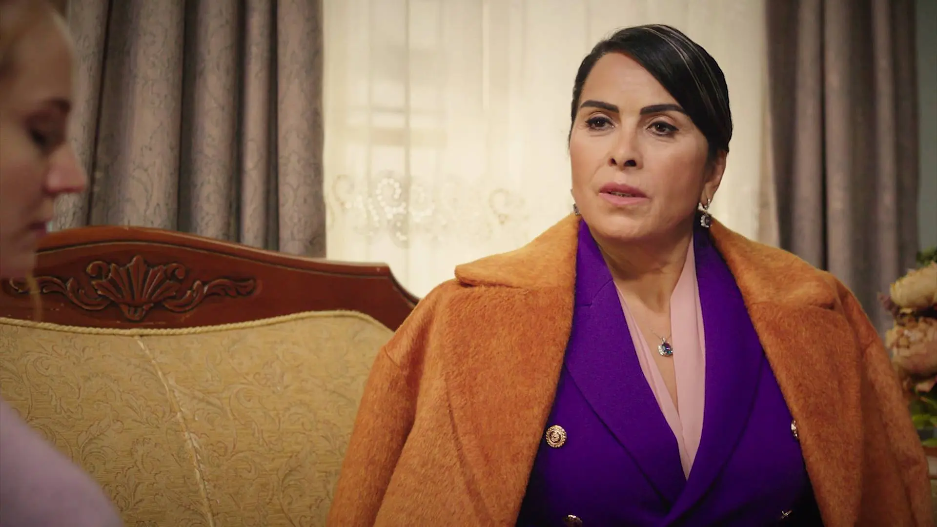 La serie amenaza de Kevsa a Zülüf y a su hija Nefise La serie amenaza de Kevsa a Zülüf y a su hija Nefise