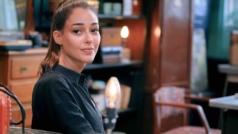 Dilan Çiçek Deniz fue Miss Turquía y da vida a Rüya en la serie En llamas