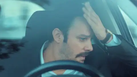 Fikret, desesperado La novia de Estambul