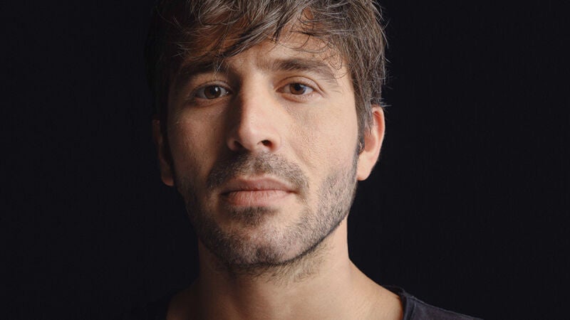 Ömer, el héroe local que saca a Rüya del incendio