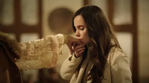 Zülüf accede, por voluntad propia, a instalarse en la mansión de los Cibranoglu Zülüf accede, por voluntad propia, a instalarse en la mansión de los Cibranoglu