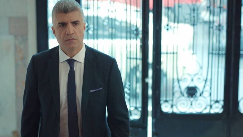 Faruk se encuentra cara a cara con Garib y no sabe cómo actuar