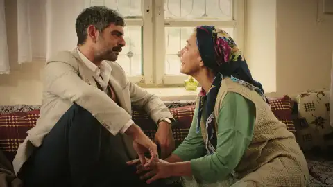 Kenan está triste y busca consuelo en Ismihan Kenan está triste y busca consuelo en Ismihan