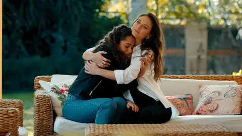 Çilem reconoce sus errores y se reconcilia con Azra Çilem reconoce sus errores y se reconcilia con Azra