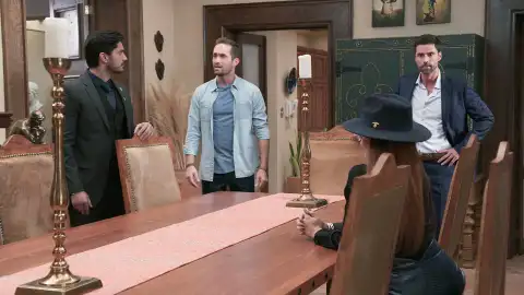 Los del Monte entran en cólera al ver que Déborah ha quitado el cuadro de su madre de la hacienda Los del Monte entran en cólera al ver que Déborah ha quitado el cuadro de su madre de la hacienda