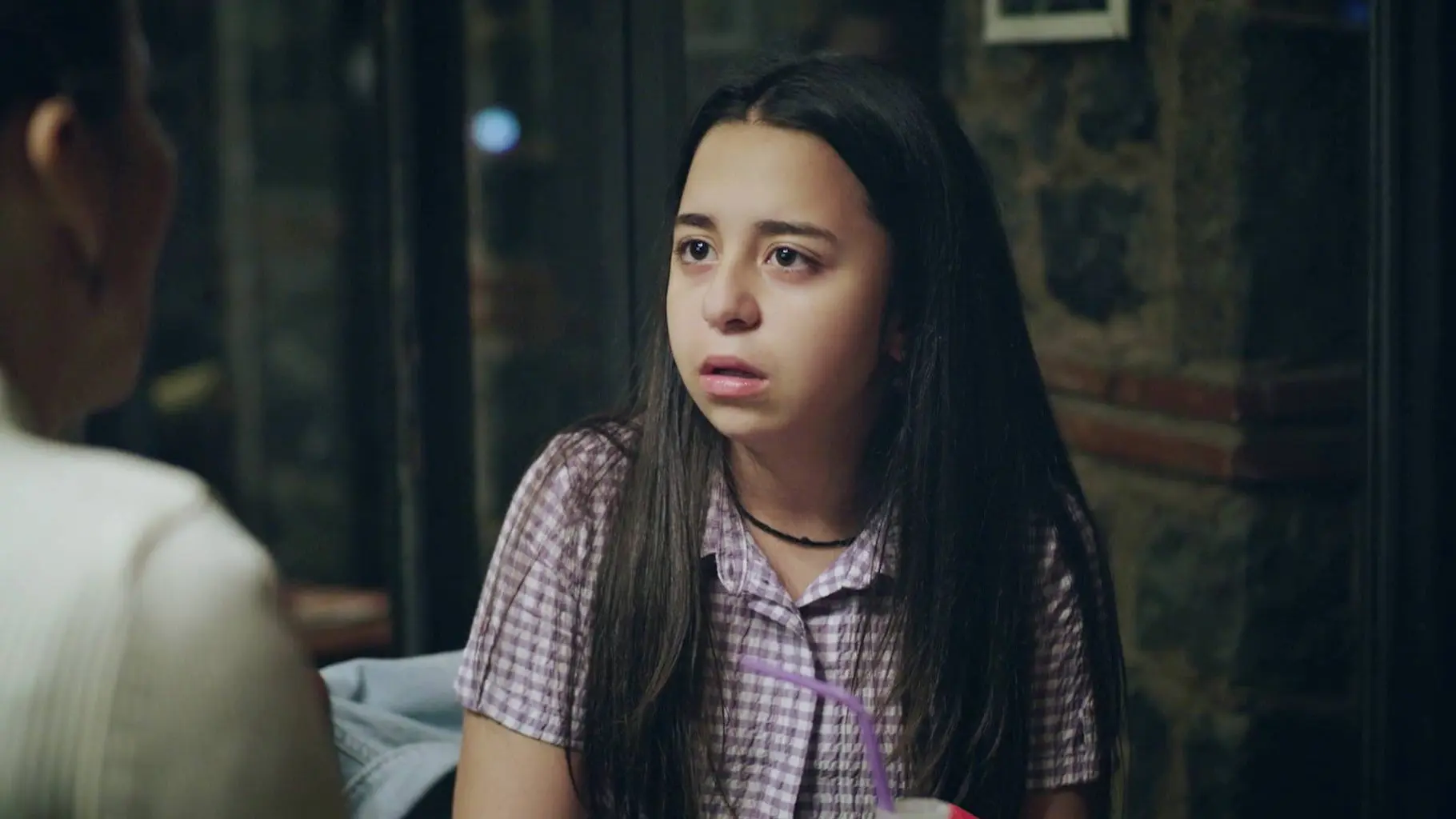 Mahinur confiesa a Melissa la verdad... ¡Su padre biológico la está buscando! Mahinur confiesa a Melissa la verdad... ¡Su padre biológico la está buscando!