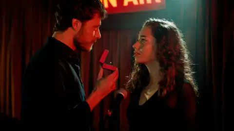 Azra le rompe el corazón a Mahir Azra le rompe el corazón a Mahir