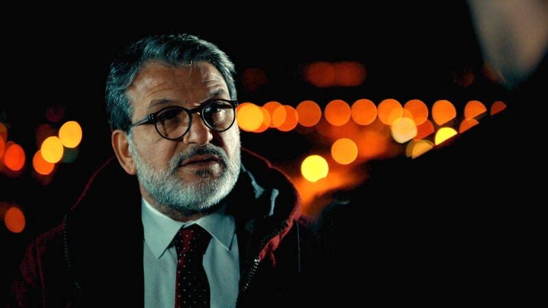 Kenan sigue investigando a Cemal y pronto recibe una fantástica noticia que lo cambia todo