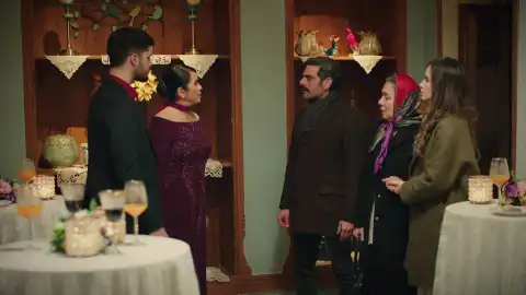 Kevsa recibe un buen escarmiento de Kenan....¡La expulsa de la mansión de los Cibranoglu!  Kevsa recibe un buen escarmiento de Kenan....¡La expulsa de la mansión de los Cibranoglu!
