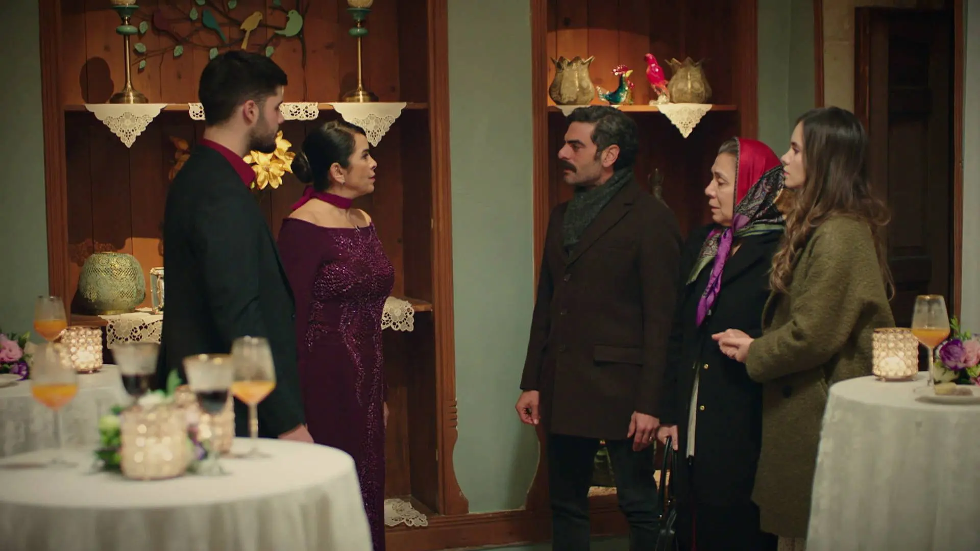 Kevsa recibe un buen escarmiento de Kenan....¡La expulsa de la mansión de los Cibranoglu! Kevsa recibe un buen escarmiento de Kenan....¡La expulsa de la mansión de los Cibranoglu!
