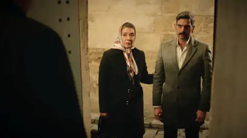 Kenan renuncia a los Cibranoglu para vivir con Zülüf y su familia Kenan renuncia a los Cibranoglu para vivir con Zülüf y su familia