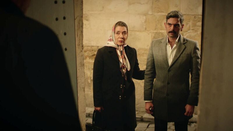 Kenan renuncia a los Cibranoglu para vivir con Zülüf y su familia 