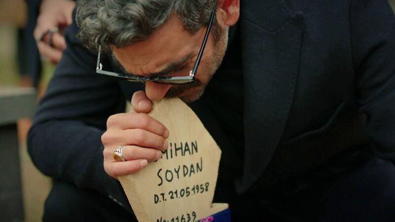 Duro revés para Kenan: tras conocer a su madre biológica, el destino se la arrebata cruelmente 