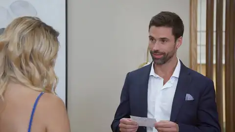 Juan lee un poema a Sara La herencia