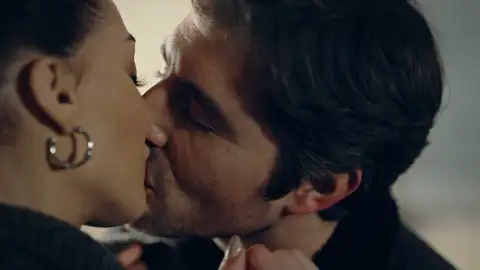 Los besos más apasionados de Rüya y Ömer Los besos más apasionados de Rüya y Ömer