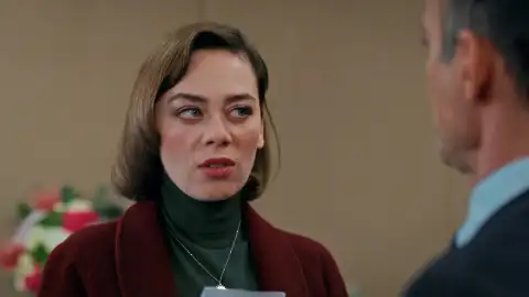 Cemre no concibe que Çelebi vuelva a ser alcalde otra vez e idea un plan con Rüya, Tomris y Çiçek para desenmascarle. Cemre no concibe que Çelebi vuelva a ser alcalde otra vez e idea un plan con Rüya, Tomris y Çiçek para desenmascarle.