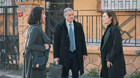 Cemre, a los trabajadores sociales: "Si le dan la custodia a mi marido, no me dejará ver a mi hija nunca más" Cemre, a los trabajadores sociales: "Si le dan la custodia a mi marido, no me dejará ver a mi hija nunca más"