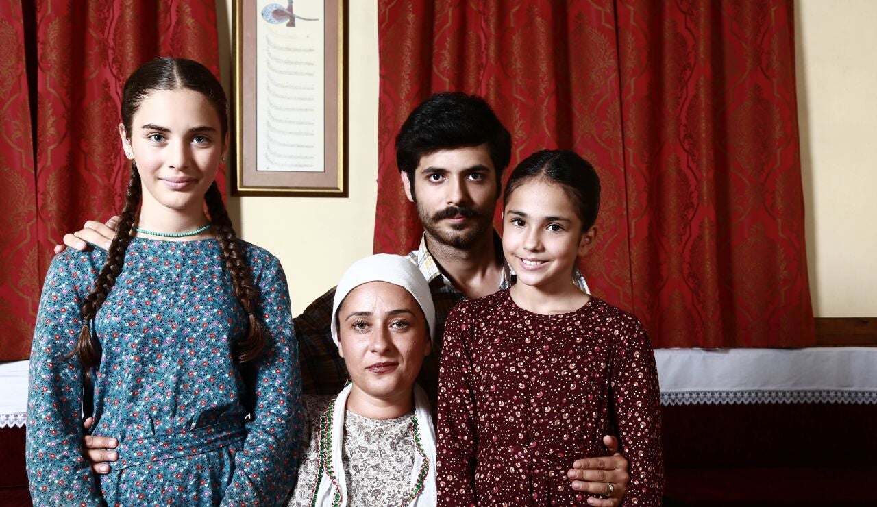 Ferman y Elif son los hermanos de Zehra