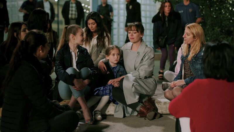 Cemre rompe su silencio: Así declara públicamente su miedo a Çelebi despertando una oleada de solidaridad femenina