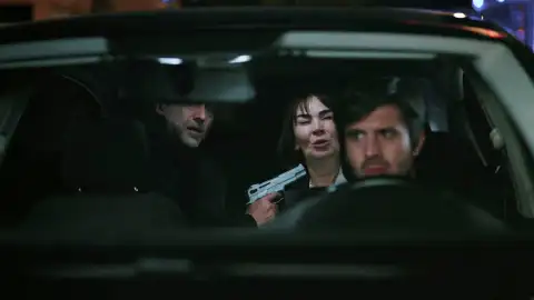 Ömer tiende una trampa a Çelebi para capturarlo Ömer tiende una trampa a Çelebi para capturarlo