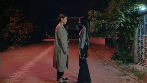 Tomris lima asperezas con Çicek Tomris lima asperezas con Çicek