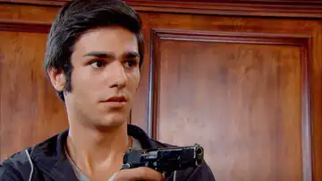 Ali dispara accidentalmente a Azad cuando intenta acabar con la vida de su prima Berfin 