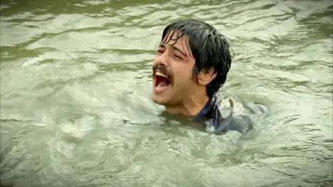 Ferman y Azad se lanzan al río para rescatar a Zehra, pero no logran encontrarla Ferman y Azad se lanzan al río para rescatar a Zehra, pero no logran encontrarla