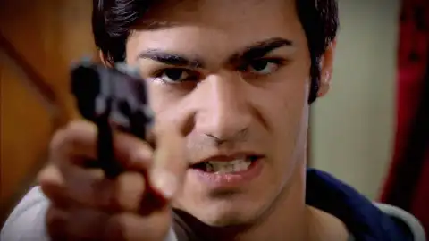 Devra pide a Ali que acabe con la vida de Zehra... ¿Tendrá el coraje para hacerlo? Devra pide a Ali que acabe con la vida de Zehra... ¿Tendrá el coraje para hacerlo?