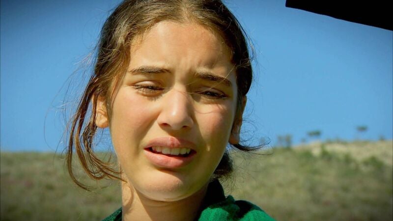 La triste historia de Zehra: la falta de valor de su marido hace que su padre la arroje al río... ¿Sobrevivirá? 