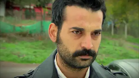 Azad piensa en Melek: "Nunca he pensado en nadie más, siempre has sido tú" Azad piensa en Melek: "Nunca he pensado en nadie más, siempre has sido tú"