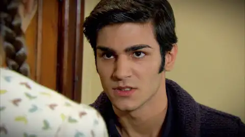 Ali culpa a Zehra de que su abuela haya descubierto que se escribía en secreto con Suna Ali culpa a Zehra de que su abuela haya descubierto que se escribía en secreto con Suna