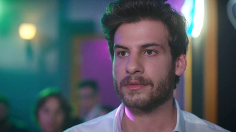 Ömer comprueba con sus ojos lo que todos le habían advertido sobre Defne 