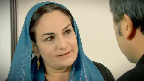 Behiye pide a Rashit que sean discretos sobre la verdadera identidad de Zehra Behiye pide a Rashit que sean discretos sobre la verdadera identidad de Zehra