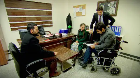 Ali y Zehra firman la demanda de divorcio de mutuo acuerdo Ali y Zehra firman la demanda de divorcio de mutuo acuerdo
