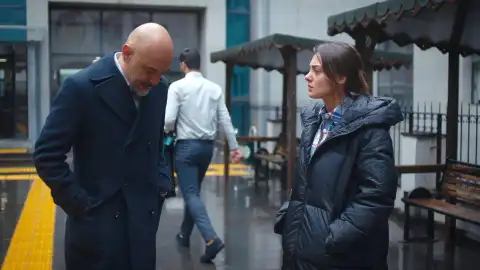 Reproches de Defne Melek