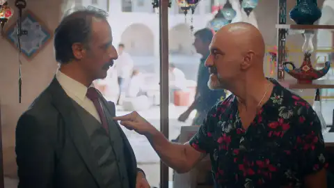 Fuerte enfrentamiento entre Alpay y Kenan Fuerte enfrentamiento entre Alpay y Kenan