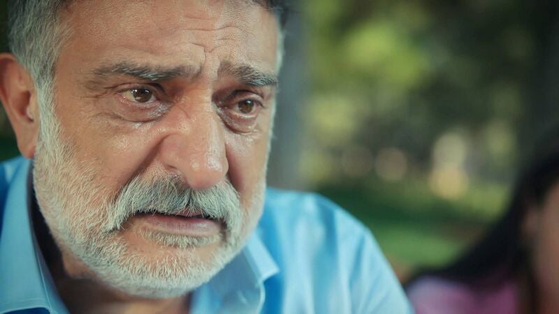 Seyit Alí descubre por sorpresa la noticia que Melek siempre ha querido mantener en secreto