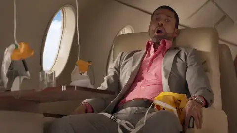 El avión privado de Alejandro se estrella contra el mar El avión privado de Alejandro se estrella contra el mar