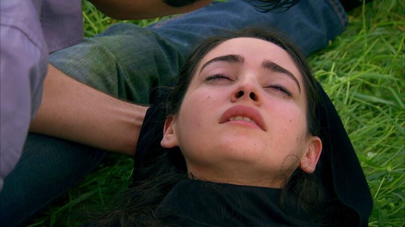 ¡Tragedia en Esposa Joven!: Suna es asesinada por su hermano mientras Aysel trama el final del padre de Melek